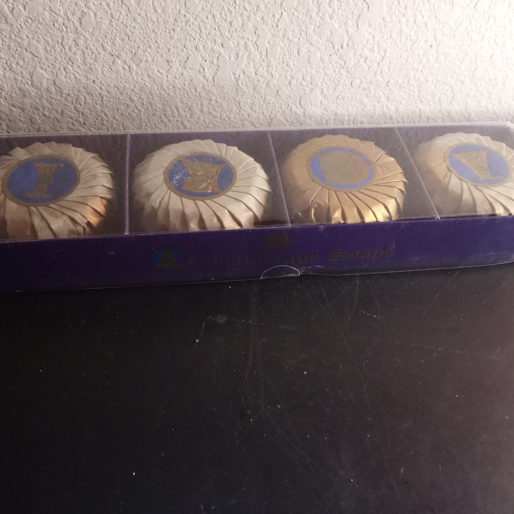 GORGEOUS NEW IN BOX Past Times Aromatherapy Soaps Made in England Set of 4.